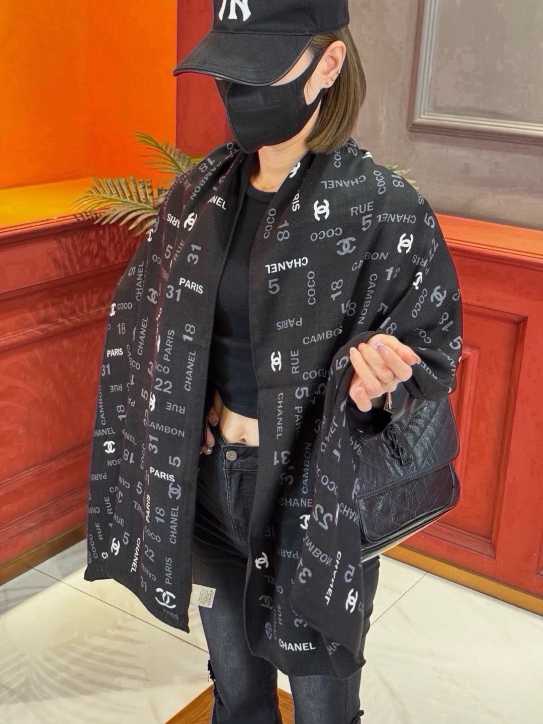 上新❤️ 【Chanel】  经典茶花优雅Coco风，Chanel最新菱格丝绒大方巾~气质到骨子里，香奶奶新一季的面料超