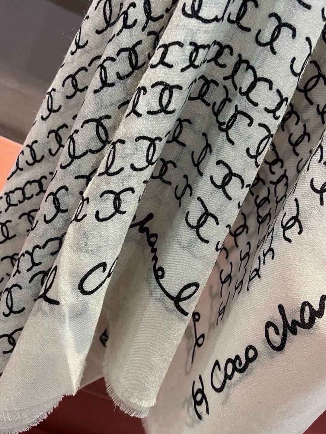 上新🌟 会发光发亮的围巾 💄💋新款客供银线💖羊绒面料长巾 😘美翻了[流泪]【手绘LOGO银线长巾】御用殿堂级极‼️新款专