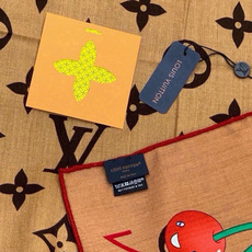 LV X TM MONOGRAM CERISE 140丝绒方巾 【140双面丝绒同色】 LV × TM Monogram LV X TM MONOGRAM CERISE 140丝绒方巾 【140双面丝绒同色】 LV × TM Monogram