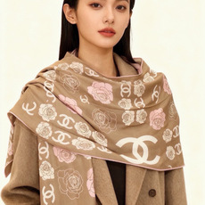 香奈儿上新❤️ 【Chanel】 经典茶花优雅Coco风,Chanel最新丝绒大方巾~气质到骨子里,香奶奶新一季的面料 香奈儿上新❤️ 【Chanel】 经典茶花优雅Coco风,Chanel最新丝绒大方巾~气质到骨子里,香奶奶新一季的面料