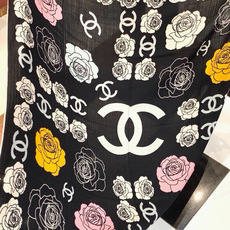 香奈儿上新❤️ 【Chanel】 经典茶花优雅Coco风,Chanel最新丝绒大方巾~气质到骨子里,香奶奶新一季的面料 香奈儿上新❤️ 【Chanel】 经典茶花优雅Coco风,Chanel最新丝绒大方巾~气质到骨子里,香奶奶新一季的面料