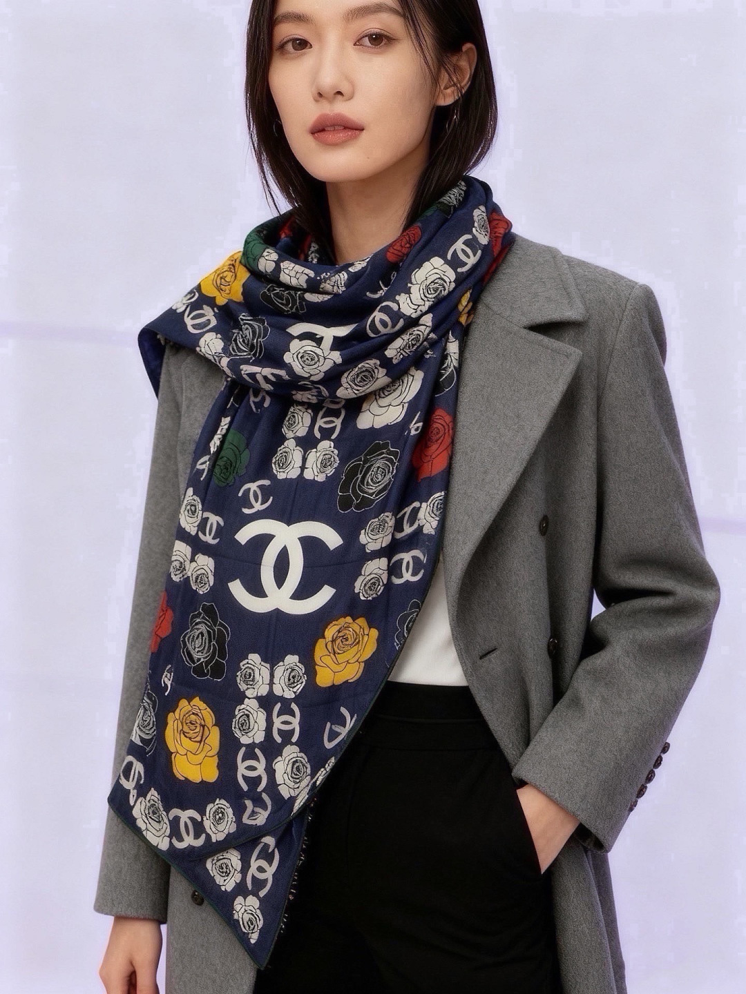 香奈儿上新❤️ 【Chanel】  经典茶花优雅Coco风，Chanel最新丝绒大方巾~气质到骨子里，香奶奶新一季的面料