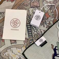 “马术学院”140双面同色丝绒披肩~Hermes 手工卷边丝绒方巾(30%桑蚕丝70%羊绒) 这款爱马仕的经典单品展现 “马术学院”140双面同色丝绒披肩~Hermes 手工卷边丝绒方巾(30%桑蚕丝70%羊绒) 这款爱马仕的经典单品展现