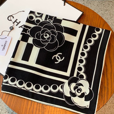🆕 高级成衣系列~Chanel 【140双面同色丝绒披肩】 此系列谱写一曲自由轻灵的赞歌 本系列作品创新演绎品牌的 🆕 高级成衣系列~Chanel 【140双面同色丝绒披肩】 此系列谱写一曲自由轻灵的赞歌 本系列作品创新演绎品牌的