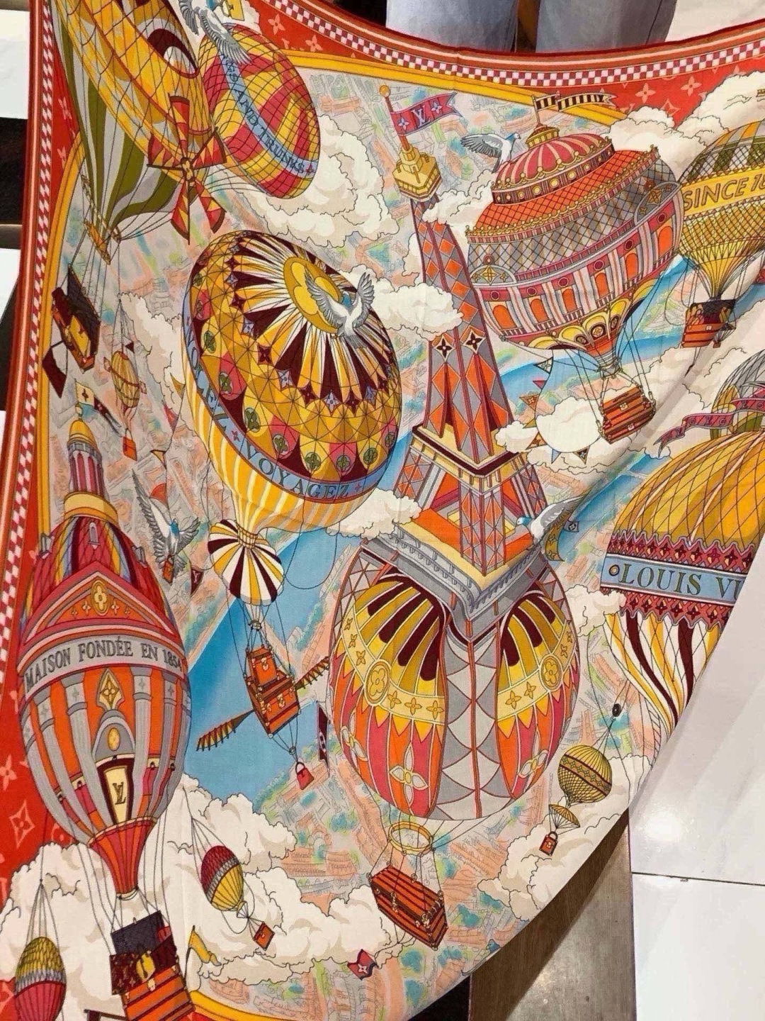 🆕 LV x TM 140披肩 【140顶级丝绒双面同色披肩】 本款L Multicolor披肩出自路易威登与知名日本 🆕 LV x TM 140披肩 【140顶级丝绒双面同色披肩】 本款L Multicolor披肩出自路易威登与知名日本