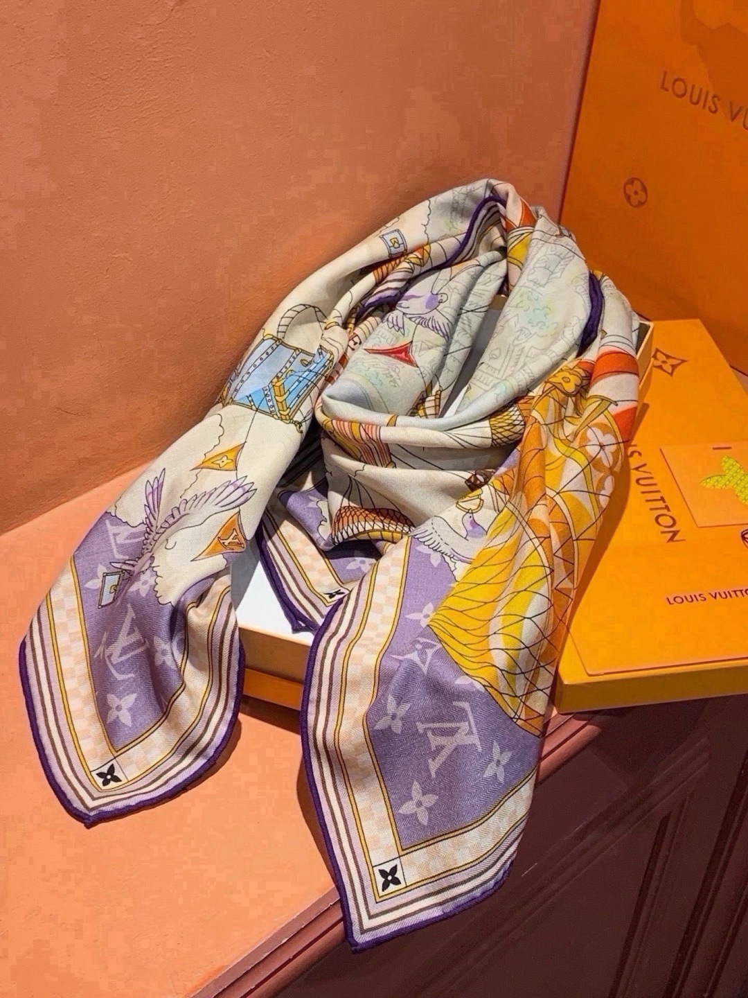 🆕 LV x TM 140披肩 【140顶级丝绒双面同色披肩】 本款L Multicolor披肩出自路易威登与知名日本 🆕 LV x TM 140披肩 【140顶级丝绒双面同色披肩】 本款L Multicolor披肩出自路易威登与知名日本