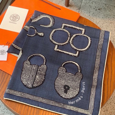 🆕 爱马仕(Hermes)【💗】 | “马具故事的诗意回顾”140披肩 【上新❤️】 永远秉承高品质 手工卷边羊绒和 🆕 爱马仕(Hermes)【💗】 | “马具故事的诗意回顾”140披肩 【上新❤️】 永远秉承高品质 手工卷边羊绒和