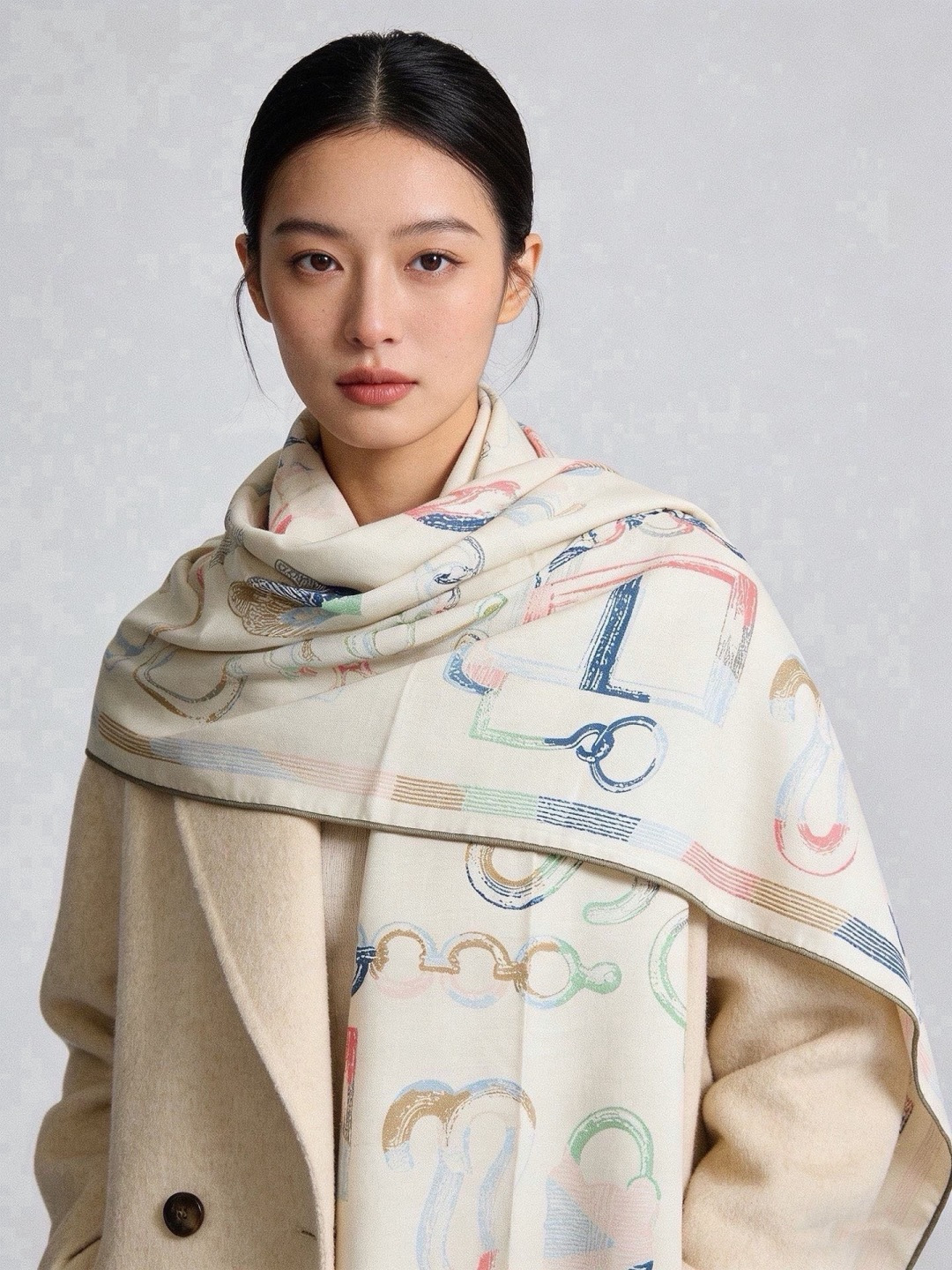 🆕  爱马仕(Hermes)【💗】 | “马具故事的诗意回顾”140披肩  【上新❤️】 永远秉承高品质 手工卷边羊绒和