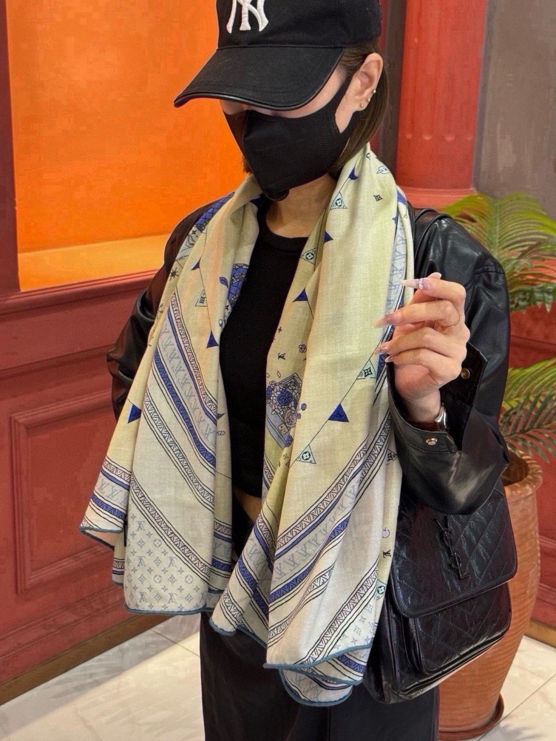 🆕 ❄【双面同色】原单Lv140cm丝绒方巾，《热气球》，本款方巾全新加入 U价🉐️ and Away 系列，致意路易威