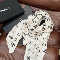 🆕 Chanel-丝绒双面方巾 【140双面同色】 出道即巅峰🐂火爆到一条难求🖤 高级感十足的字母CC,和一切经典元素 🆕 Chanel-丝绒双面方巾 【140双面同色】 出道即巅峰🐂火爆到一条难求🖤 高级感十足的字母CC,和一切经典元素