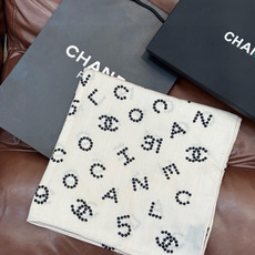 🆕 Chanel-丝绒双面方巾 【140双面同色】 出道即巅峰🐂火爆到一条难求🖤 高级感十足的字母CC,和一切经典元素 🆕 Chanel-丝绒双面方巾 【140双面同色】 出道即巅峰🐂火爆到一条难求🖤 高级感十足的字母CC,和一切经典元素