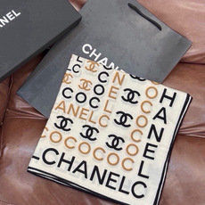 🆕 Chanel ~ 【140顶级双面丝绒披肩】 香家logo与字母的完美碰撞设计 底部还有隐隐约约的双C小Logo 🆕 Chanel ~ 【140顶级双面丝绒披肩】 香家logo与字母的完美碰撞设计 底部还有隐隐约约的双C小Logo