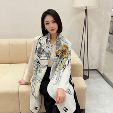 🆕 Chanel 高级手工坊系列~~ 【140顶级丝绒双面同色披肩】 25高级手工坊系列作品梦幻而极具电影感,灵感来 🆕 Chanel 高级手工坊系列~~ 【140顶级丝绒双面同色披肩】 25高级手工坊系列作品梦幻而极具电影感,灵感来