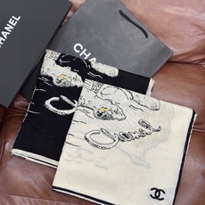 🆕 Chanel 高级手工坊系列~~ 【140顶级丝绒双面同色披肩】 25高级手工坊系列作品梦幻而极具电影感,灵感来 🆕 Chanel 高级手工坊系列~~ 【140顶级丝绒双面同色披肩】 25高级手工坊系列作品梦幻而极具电影感,灵感来