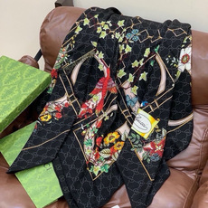 🆕 Gucci新款方巾 Gucci动物和花卉印花 品牌典藏图案在与全新醒目印花的衬托下熠熠生辉。这款方巾匠心缀饰动物和 🆕 Gucci新款方巾 Gucci动物和花卉印花 品牌典藏图案在与全新醒目印花的衬托下熠熠生辉。这款方巾匠心缀饰动物和