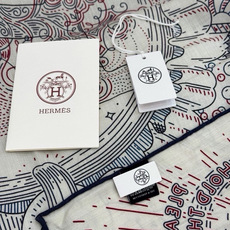 🆕 “正在接通中”140方巾~Hermes 手工卷边丝绒方巾(30%桑蚕丝70%羊绒) 这款爱马仕的经典单品展现强 🆕 “正在接通中”140方巾~Hermes 手工卷边丝绒方巾(30%桑蚕丝70%羊绒) 这款爱马仕的经典单品展现强