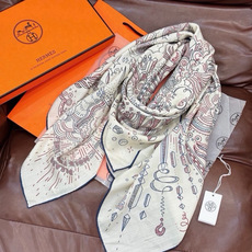 🆕 “正在接通中”140方巾~Hermes 手工卷边丝绒方巾(30%桑蚕丝70%羊绒) 这款爱马仕的经典单品展现强 🆕 “正在接通中”140方巾~Hermes 手工卷边丝绒方巾(30%桑蚕丝70%羊绒) 这款爱马仕的经典单品展现强