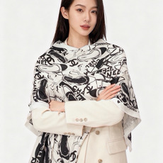 🆕 高级成衣系列~Chanel 【140双面同色丝绒披肩】 此系列谱写一曲自由轻灵的赞歌 本系列作品创新演绎品牌的 🆕 高级成衣系列~Chanel 【140双面同色丝绒披肩】 此系列谱写一曲自由轻灵的赞歌 本系列作品创新演绎品牌的