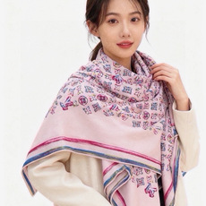 🆕 LV x TM 140披肩 【140顶级丝绒双面同色披肩】 本款L Multicolor披肩出自路易威登与知名日本 🆕 LV x TM 140披肩 【140顶级丝绒双面同色披肩】 本款L Multicolor披肩出自路易威登与知名日本