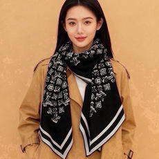 🆕 LV x TM 140披肩 【140顶级丝绒双面同色披肩】 本款L Multicolor披肩出自路易威登与知名日本 🆕 LV x TM 140披肩 【140顶级丝绒双面同色披肩】 本款L Multicolor披肩出自路易威登与知名日本