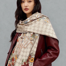 🆕 Gucci新款方巾 Gucci动物和花卉印花 品牌典藏图案在与全新醒目印花的衬托下熠熠生辉。这款方巾匠心缀饰动物和 🆕 Gucci新款方巾 Gucci动物和花卉印花 品牌典藏图案在与全新醒目印花的衬托下熠熠生辉。这款方巾匠心缀饰动物和