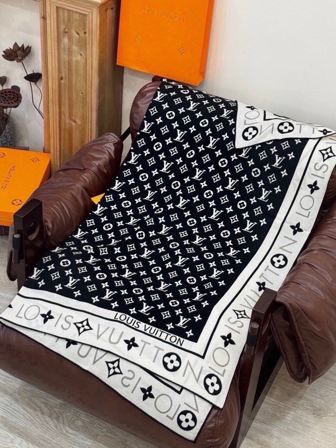 🆕   MONOGRAM INFINITY 140丝绒方巾 【140顶级丝绒双面同色】 Monogram Infinit