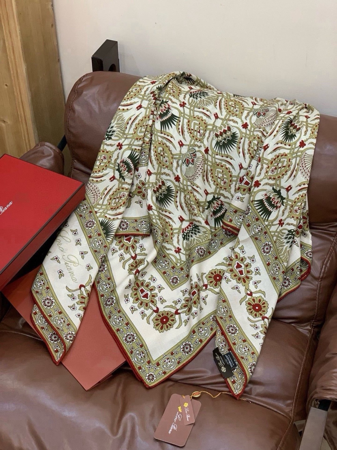 🆕  💟ETRo 秋冬抢先 上新💞【双面同色丝绒方巾】手工卷边山羊绒和真丝混纺披肩（70%山羊绒，30%桑蚕丝） 这款披