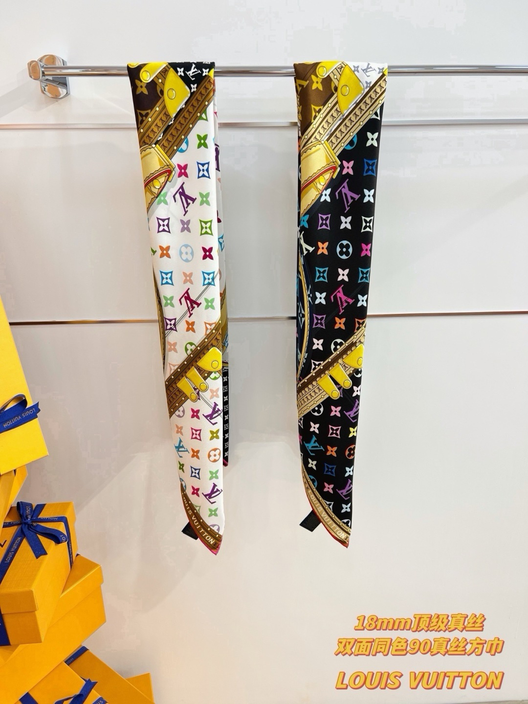 🆕 LV X TM MONOGRAM MULTICOLOR COLLECTOR SQUARE 90方巾 路易威登携手 🆕 LV X TM MONOGRAM MULTICOLOR COLLECTOR SQUARE 90方巾 路易威登携手