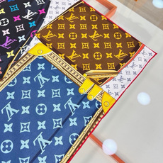 🆕 LV X TM MONOGRAM MULTICOLOR COLLECTOR SQUARE 90方巾 路易威登携手 🆕 LV X TM MONOGRAM MULTICOLOR COLLECTOR SQUARE 90方巾 路易威登携手