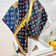 🆕 LV X TM MONOGRAM MULTICOLOR COLLECTOR SQUARE 90方巾 路易威登携手 🆕 LV X TM MONOGRAM MULTICOLOR COLLECTOR SQUARE 90方巾 路易威登携手