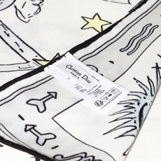 🆕 Dior 印花方巾 140 厘米 丝绒面料多色 十二星座系列图案 这款方巾饰以 十二星座系列 图案,呈现柔和的水彩 🆕 Dior 印花方巾 140 厘米 丝绒面料多色 十二星座系列图案 这款方巾饰以 十二星座系列 图案,呈现柔和的水彩