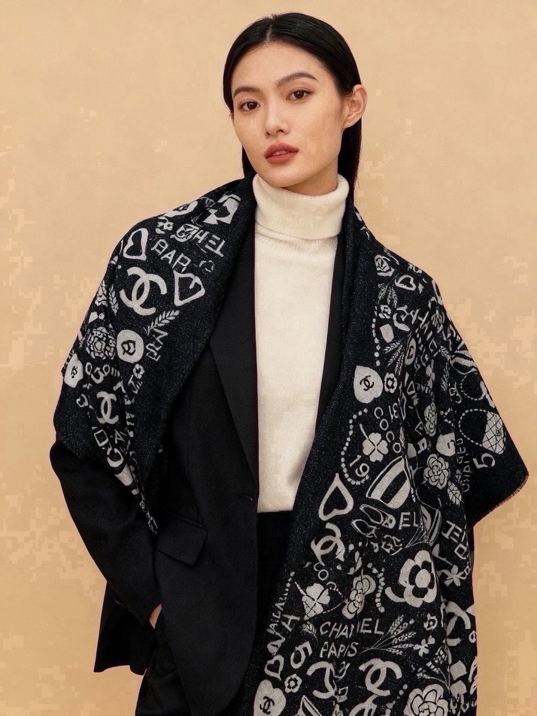 🆕  上新🌟 会发光发亮的围巾 💄💋新款客供银线💖羊绒面料长巾 😘美翻了[流泪]【小香银线图标】，御用殿堂级极品‼️新款