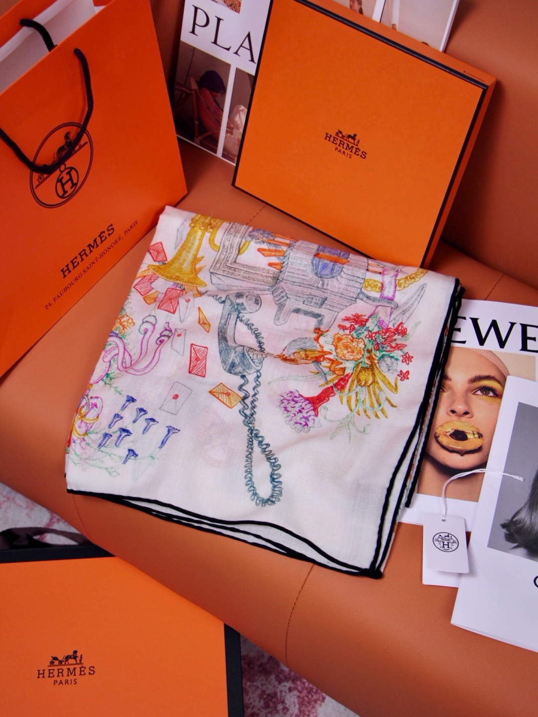 🆕  新款现货💖💖140丝绒方巾双面同色（专柜同步Hermes爱马仕）‼️抢‼️VI🆕 P推荐 ‼️下手一定要快【高端 