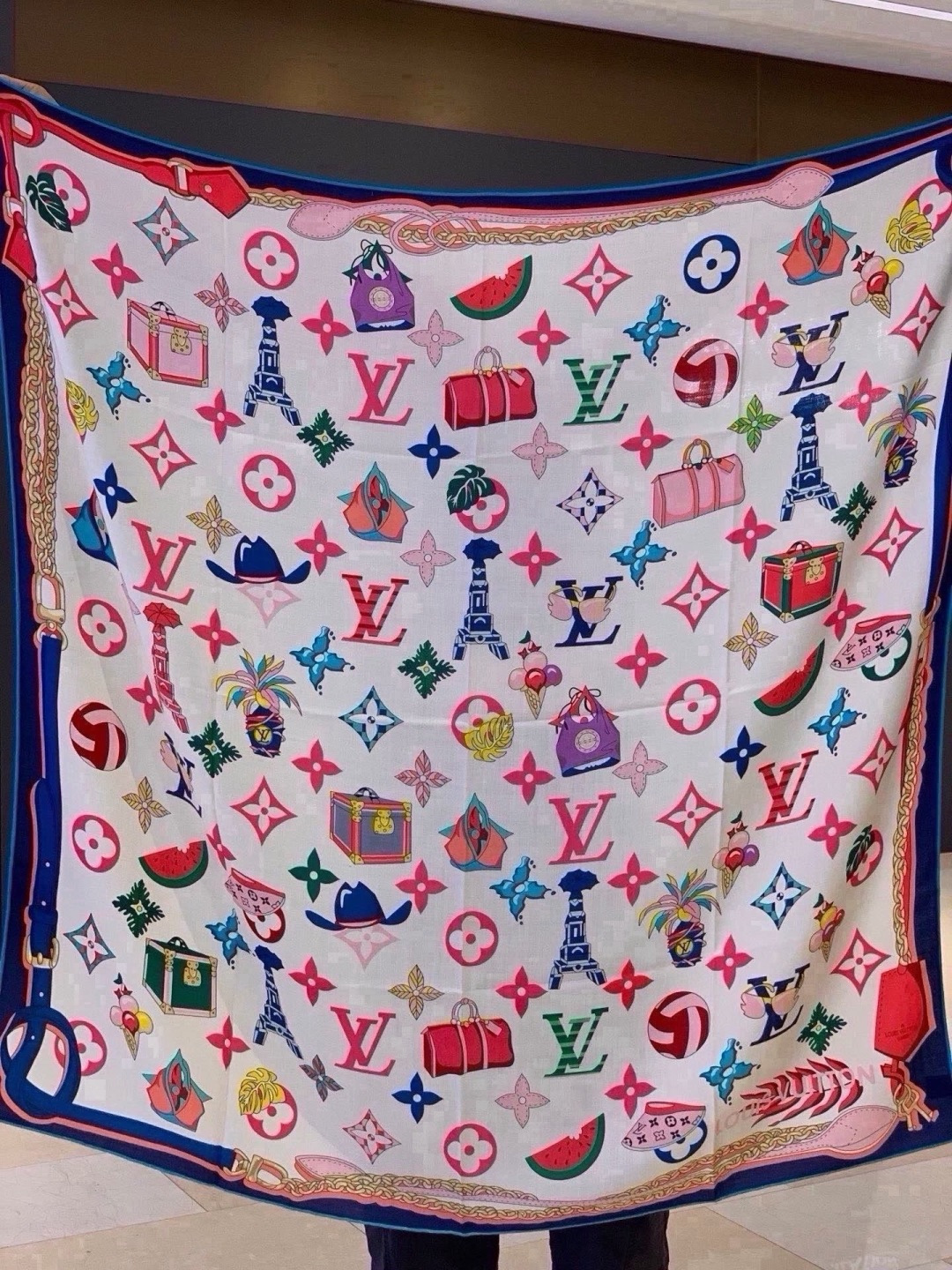 🆕 LV x TM 140披肩 【140顶级丝绒双面同色披肩】 本款L Multicolor披肩出自路易威登与知名日本 🆕 LV x TM 140披肩 【140顶级丝绒双面同色披肩】 本款L Multicolor披肩出自路易威登与知名日本