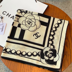 🆕 高级成衣系列~Chanel 【140双面同色丝绒披肩】 此系列谱写一曲自由轻灵的赞歌 本系列作品创新演绎品牌的 🆕 高级成衣系列~Chanel 【140双面同色丝绒披肩】 此系列谱写一曲自由轻灵的赞歌 本系列作品创新演绎品牌的