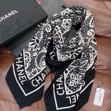 🆕 高级成衣系列~Chanel 【140双面同色丝绒披肩】 此系列谱写一曲自由轻灵的赞歌 本系列作品创新演绎品牌的 🆕 高级成衣系列~Chanel 【140双面同色丝绒披肩】 此系列谱写一曲自由轻灵的赞歌 本系列作品创新演绎品牌的