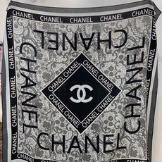 🆕 高级成衣系列~Chanel 【140双面同色丝绒披肩】 此系列谱写一曲自由轻灵的赞歌 本系列作品创新演绎品牌的 🆕 高级成衣系列~Chanel 【140双面同色丝绒披肩】 此系列谱写一曲自由轻灵的赞歌 本系列作品创新演绎品牌的