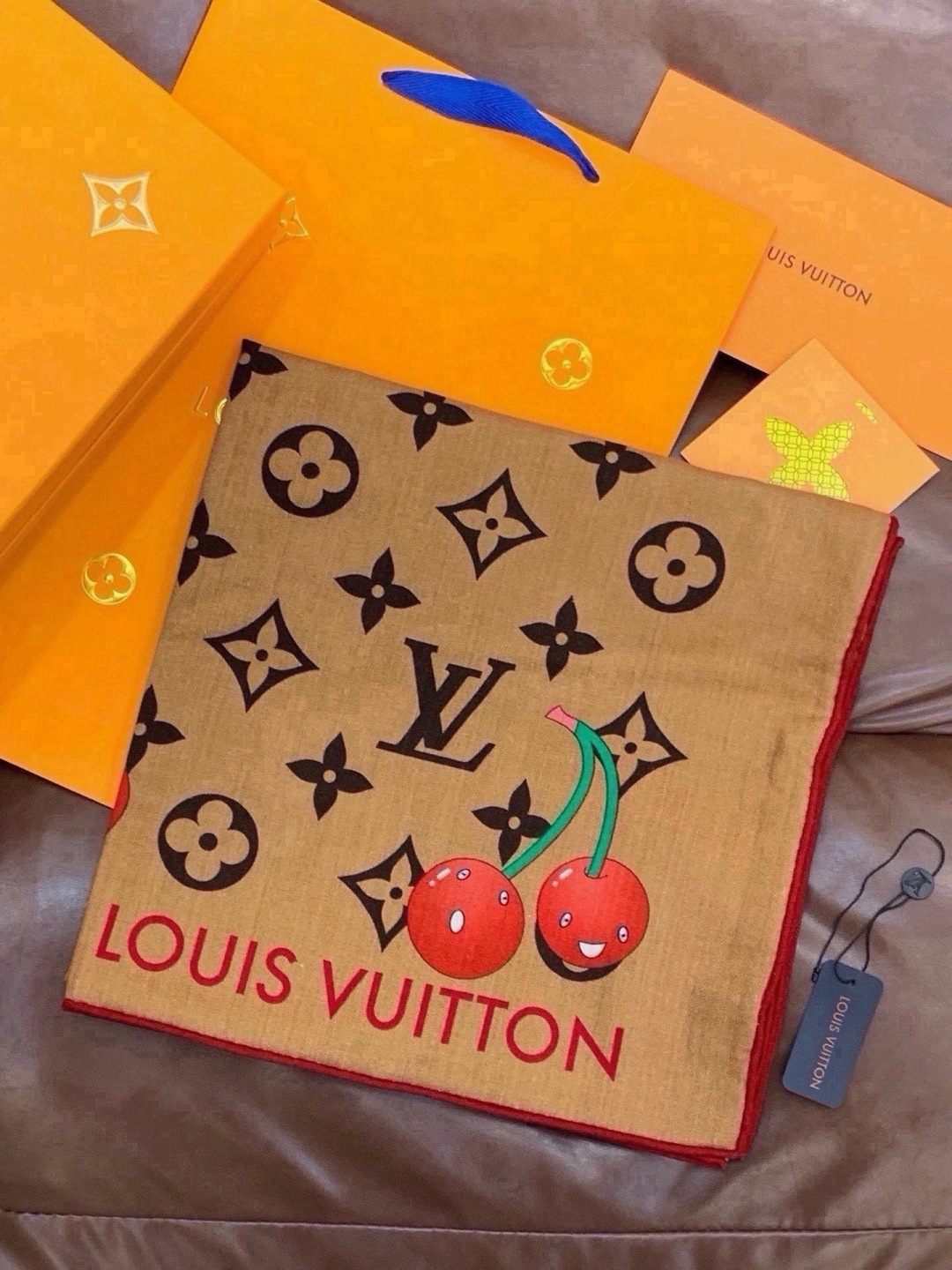 🆕   LV X TM MONOGRAM CERISE 140丝绒方巾 【140双面丝绒同色】 LV × TM Mono