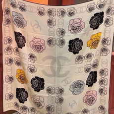 🆕 香奈儿上新❤️ 【Chanel】 经典茶花优雅Coco风,Chanel最新丝绒大方巾~气质到骨子里,香奶奶新一 🆕 香奈儿上新❤️ 【Chanel】 经典茶花优雅Coco风,Chanel最新丝绒大方巾~气质到骨子里,香奶奶新一