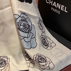 🆕 香奈儿上新❤️ 【Chanel】 经典茶花优雅Coco风,Chanel最新丝绒大方巾~气质到骨子里,香奶奶新一 🆕 香奈儿上新❤️ 【Chanel】 经典茶花优雅Coco风,Chanel最新丝绒大方巾~气质到骨子里,香奶奶新一