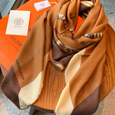🆕 上新❤️ 【▪️摩登重磅圈C位!官网已断货,各种加价都巨难买!!!Hermes 秋冬首款140羊绒真丝围巾!! 🆕 上新❤️ 【▪️摩登重磅圈C位!官网已断货,各种加价都巨难买!!!Hermes 秋冬首款140羊绒真丝围巾!!