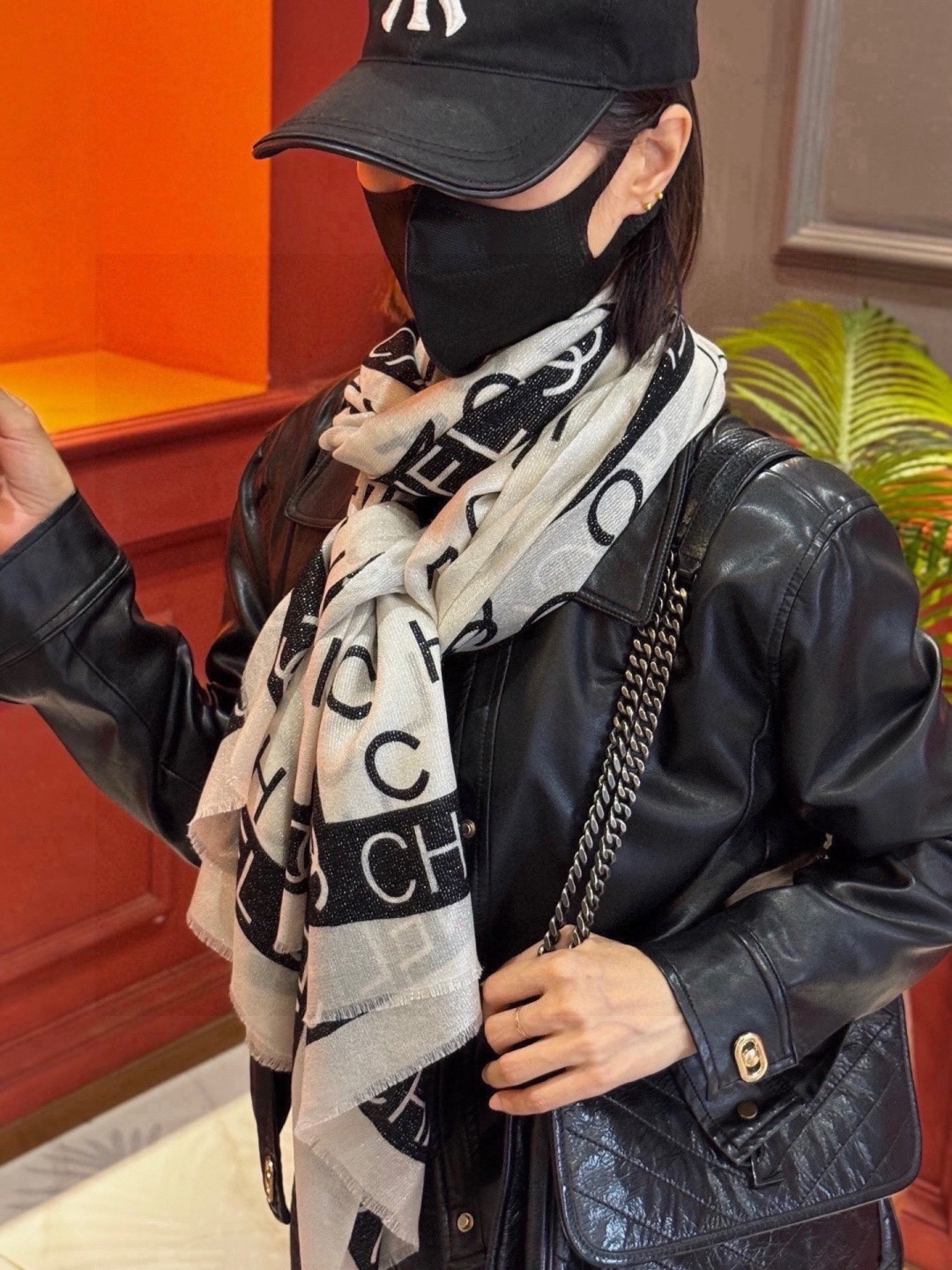 🆕  上新🌟  会发光发亮的围巾 💄💋新款客供银线💖羊绒面料长巾 😘美翻了[流泪]【银线双C图案】御用殿堂级极‼️新款专