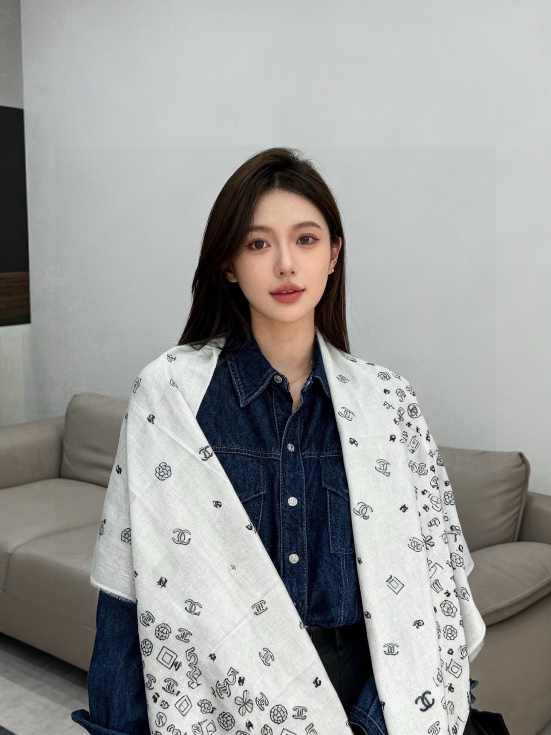 🆕  会发光发亮的围巾 💄💋新款客供亮片💖羊绒面料长巾 😘美翻了[流泪]【彩色山茶花银线长巾】御用殿堂级极‼️新款专柜在