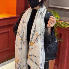 🆕 Chanel ~新品~“珠光宝气” 【会发光发亮的围巾】这款经典单品展现强大而迷人的女性魅力精髓。诠释无限的情感 🆕 Chanel ~新品~“珠光宝气” 【会发光发亮的围巾】这款经典单品展现强大而迷人的女性魅力精髓。诠释无限的情感