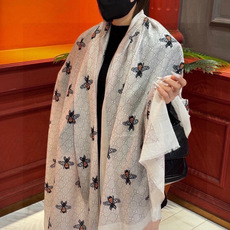 🆕 会发光发亮的围巾 新款🆕🏇🏇买了都说好看‼️推荐💕顶级工艺超值‼️爱马仕专柜爆款🎁💟立体呈现图案纹路实物档次极高 🆕 会发光发亮的围巾 新款🆕🏇🏇买了都说好看‼️推荐💕顶级工艺超值‼️爱马仕专柜爆款🎁💟立体呈现图案纹路实物档次极高