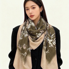 🆕 Dior 140丝绒双面同色印花披肩Millefiori 图案 这款披肩饰以多色 Millefiori 图案,以 🆕 Dior 140丝绒双面同色印花披肩Millefiori 图案 这款披肩饰以多色 Millefiori 图案,以