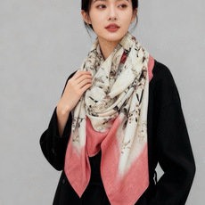 🆕 Dior 140丝绒双面同色印花披肩Millefiori 图案 这款披肩饰以多色 Millefiori 图案,以 🆕 Dior 140丝绒双面同色印花披肩Millefiori 图案 这款披肩饰以多色 Millefiori 图案,以