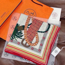🆕 “编织鞍带”140方巾~Hermes 手工卷边丝绒方巾(30%桑蚕丝70%羊绒) 这款爱马仕的经典单品展现强大而 🆕 “编织鞍带”140方巾~Hermes 手工卷边丝绒方巾(30%桑蚕丝70%羊绒) 这款爱马仕的经典单品展现强大而