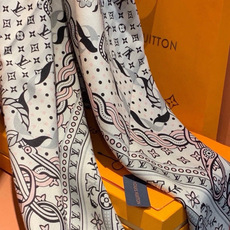 🆕 LV x TM 140披肩 【140顶级丝绒双面同色披肩】 本款L Multicolor披肩出自路易威登与知名日本 🆕 LV x TM 140披肩 【140顶级丝绒双面同色披肩】 本款L Multicolor披肩出自路易威登与知名日本