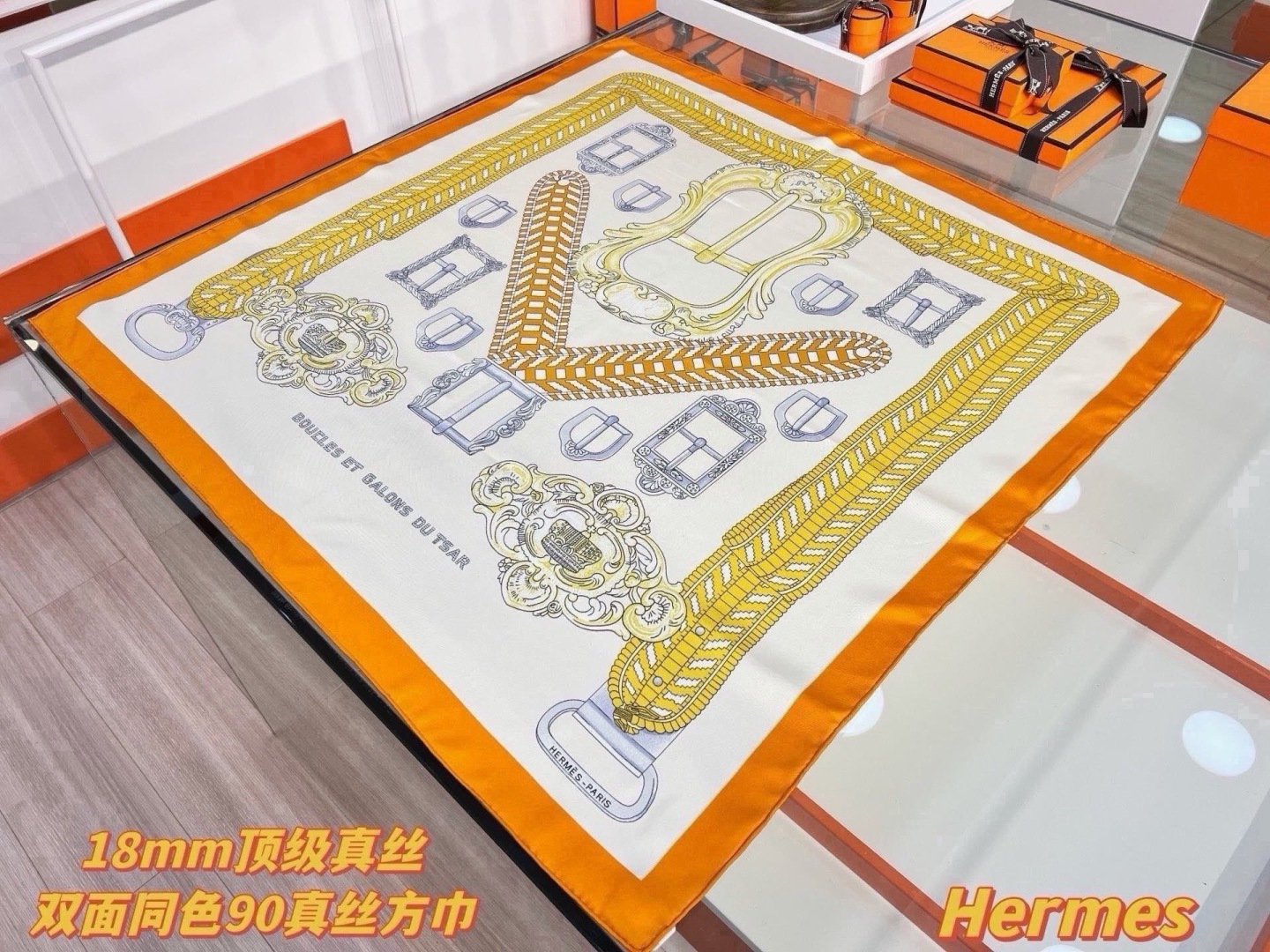 🆕  爱马仕（Hermès）90丝巾 经典款“Boucles et Sangles du Trian”真丝方巾​​ 采用